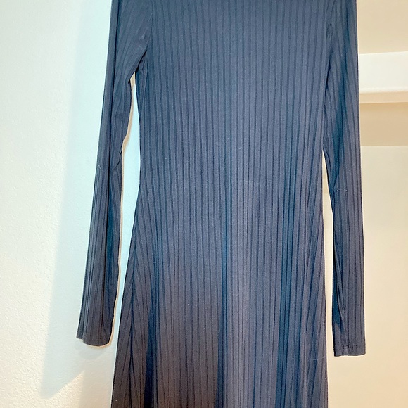 Black MIDI Dress w/ Open Back - Picture 5 of 5